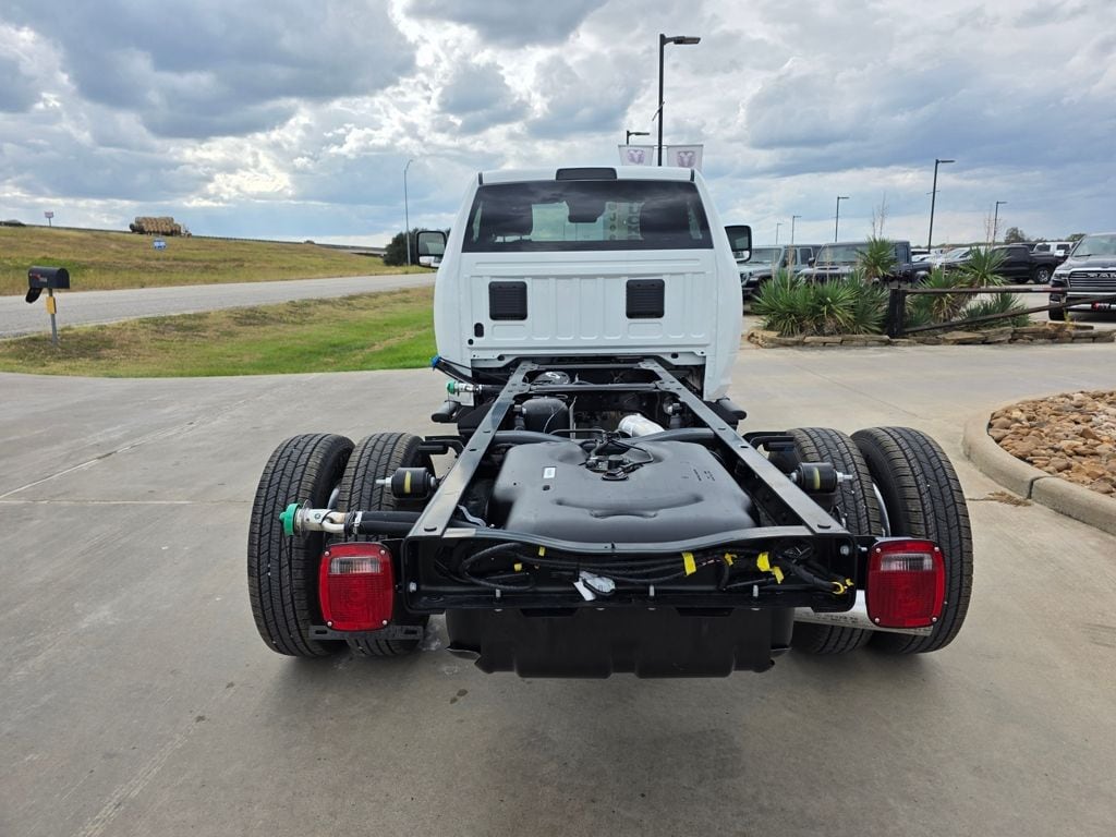 2026 RAM 3500 Chassis Big Horn - Photo 6
