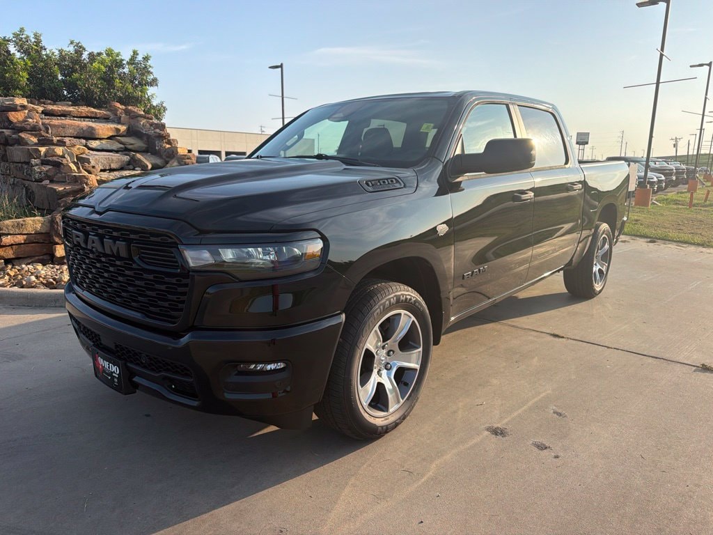 New 2027 Ram 1500 EXPRESS CREW CAB 4X2 5'7 BOX Pickup