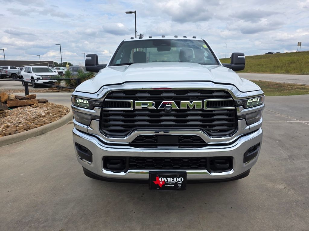 2026 RAM 3500 Chassis Big Horn - Photo 3