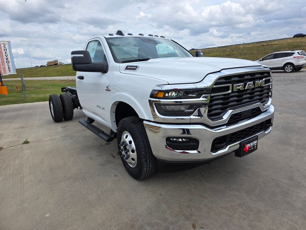 2026 RAM 3500 Chassis Big Horn - Photo 4