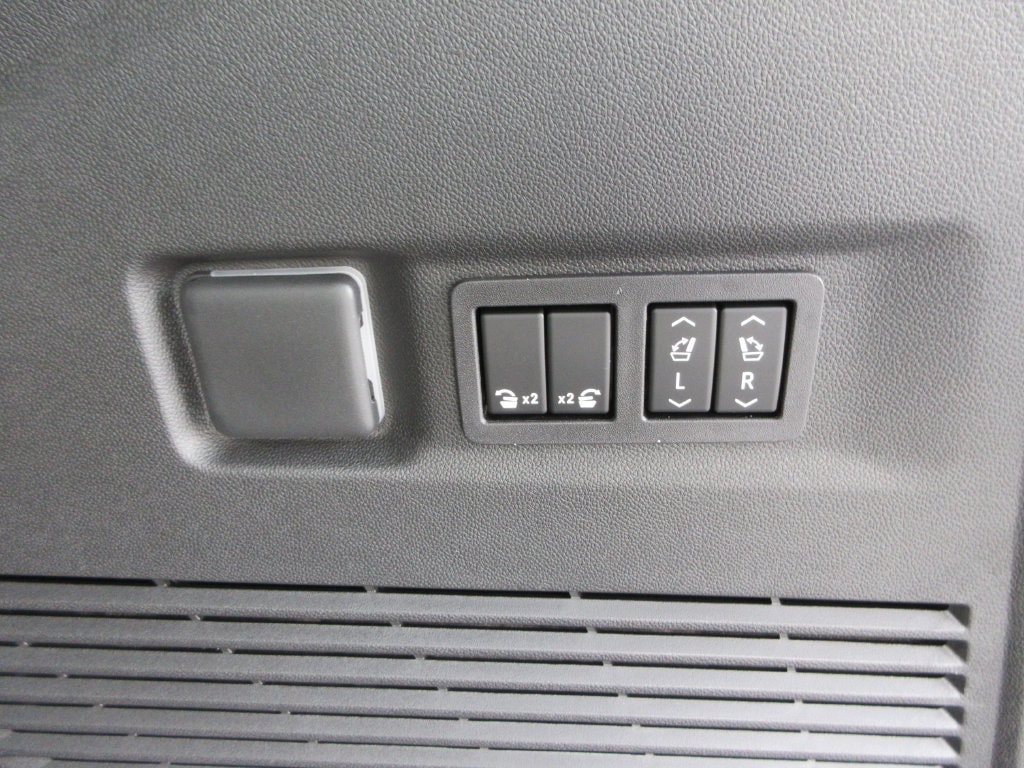 2026 Chevrolet Suburban RST - Photo 13
