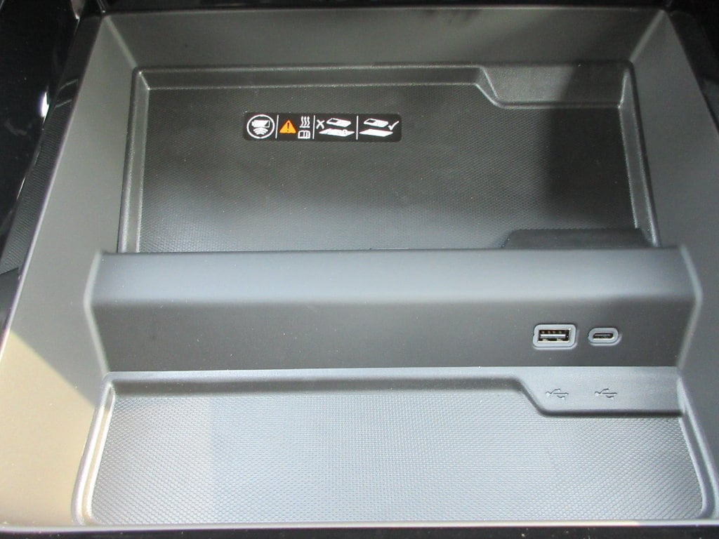 2026 Chevrolet Suburban RST - Photo 32