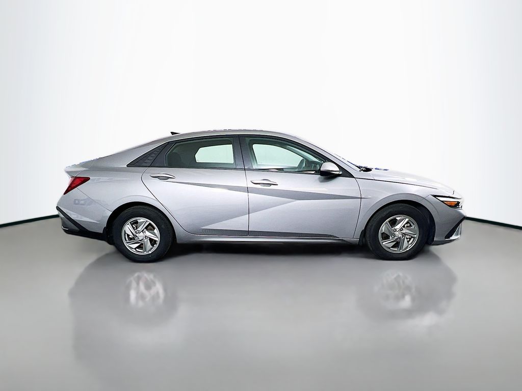 2026 Hyundai Elantra SE - Photo 8