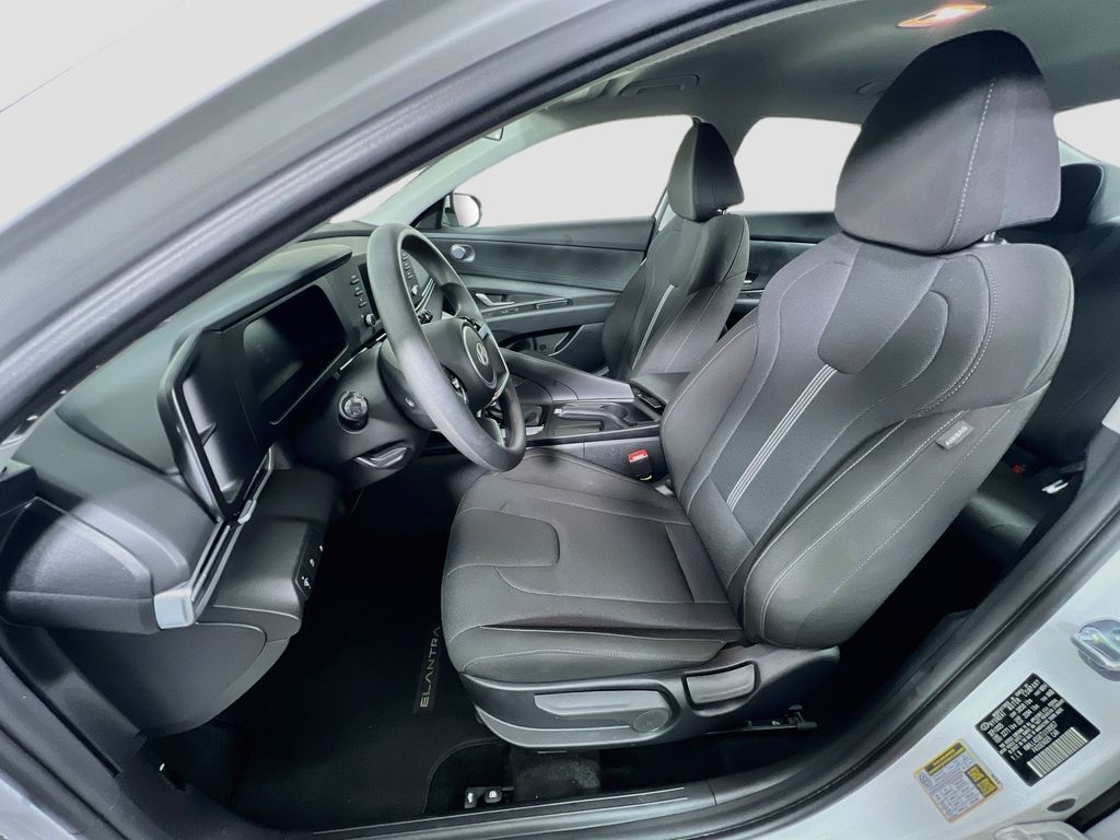 2026 Hyundai Elantra SE - Photo 11