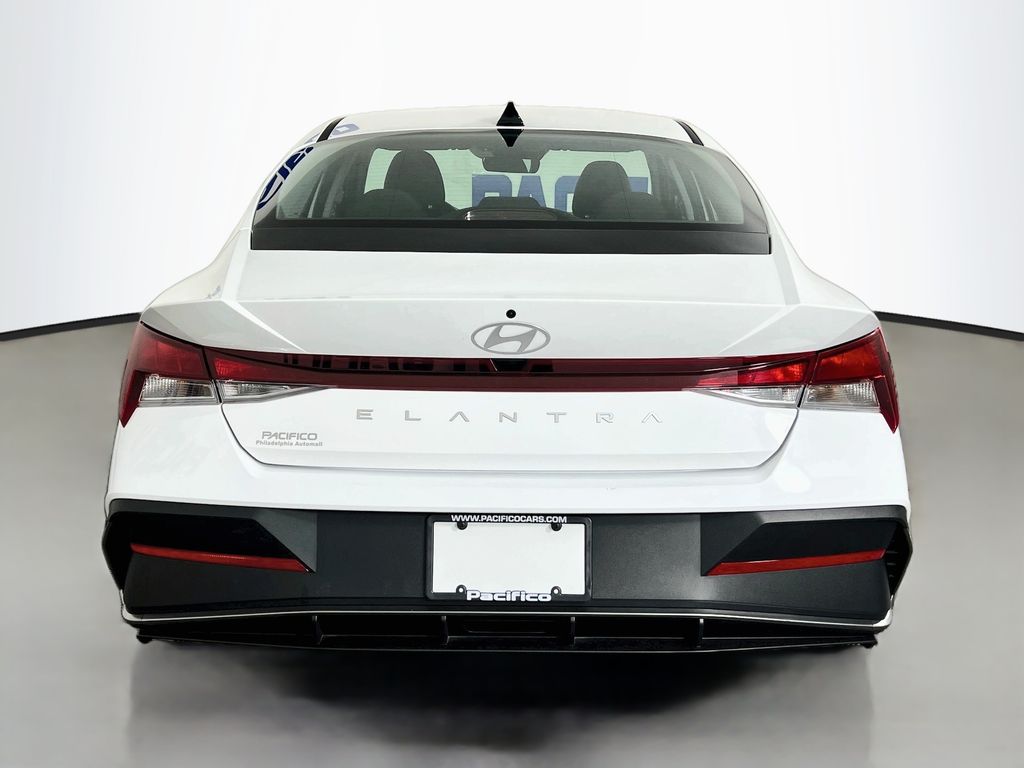 2026 Hyundai Elantra SE - Photo 6