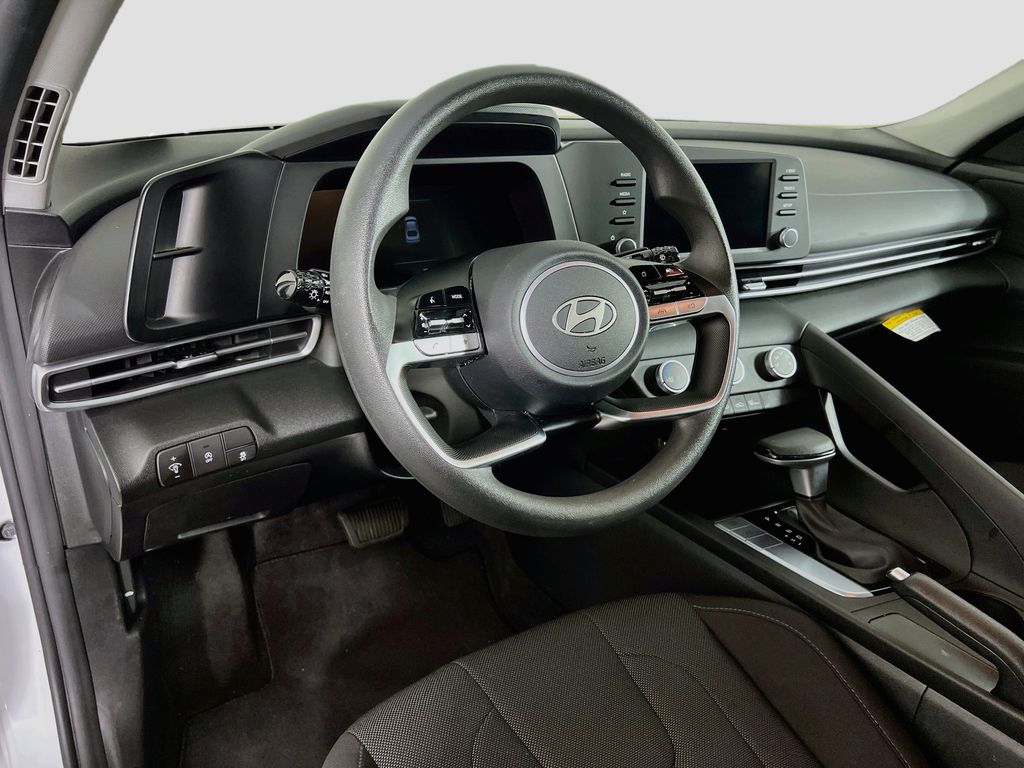 2026 Hyundai Elantra SE - Photo 9