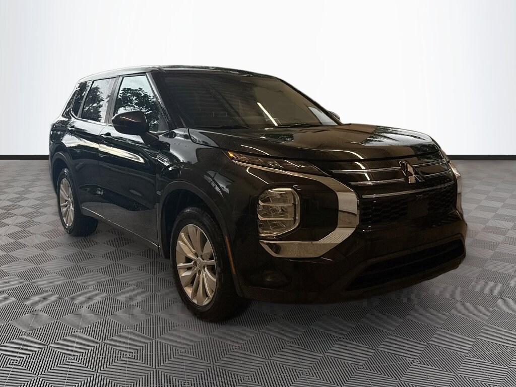 Used 2025 Mitsubishi Outlander ES SUV