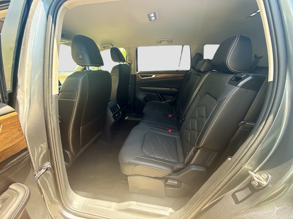 2025 Volkswagen Atlas SE w/Tech - Photo 26