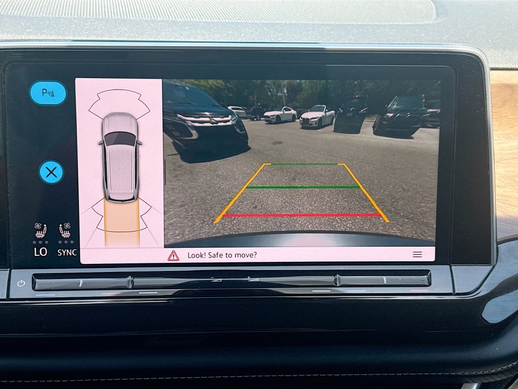 2025 Volkswagen Atlas SE w/Tech - Photo 15