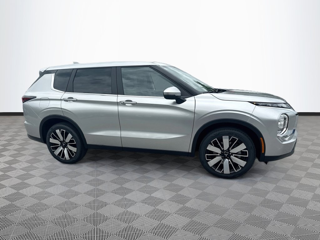 New 2026 Mitsubishi Outlander SE SUV