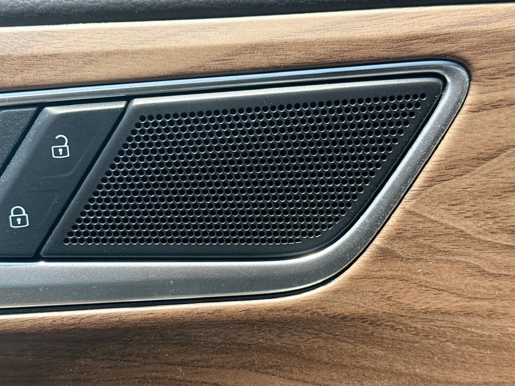 2025 Volkswagen Atlas SE w/Tech - Photo 20