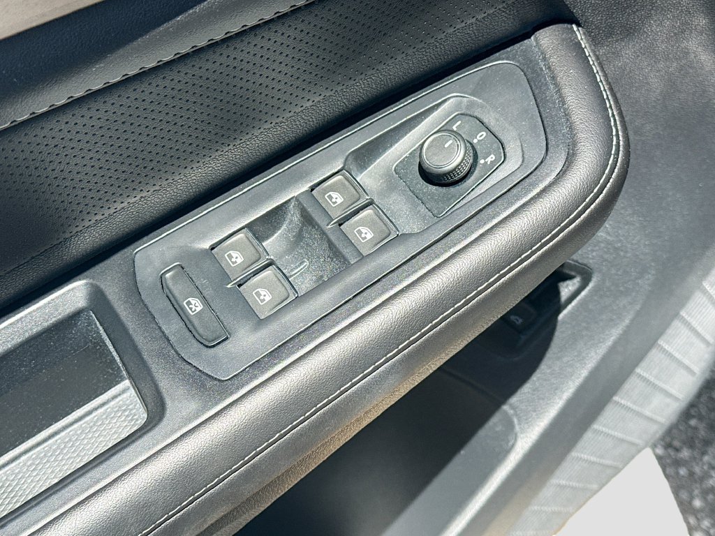 2025 Volkswagen Atlas SE w/Tech - Photo 19