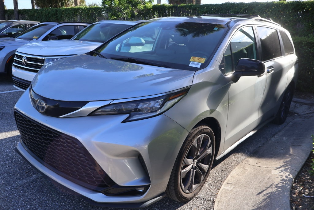 Used 2022 Toyota Sienna XSE Minivan/Van