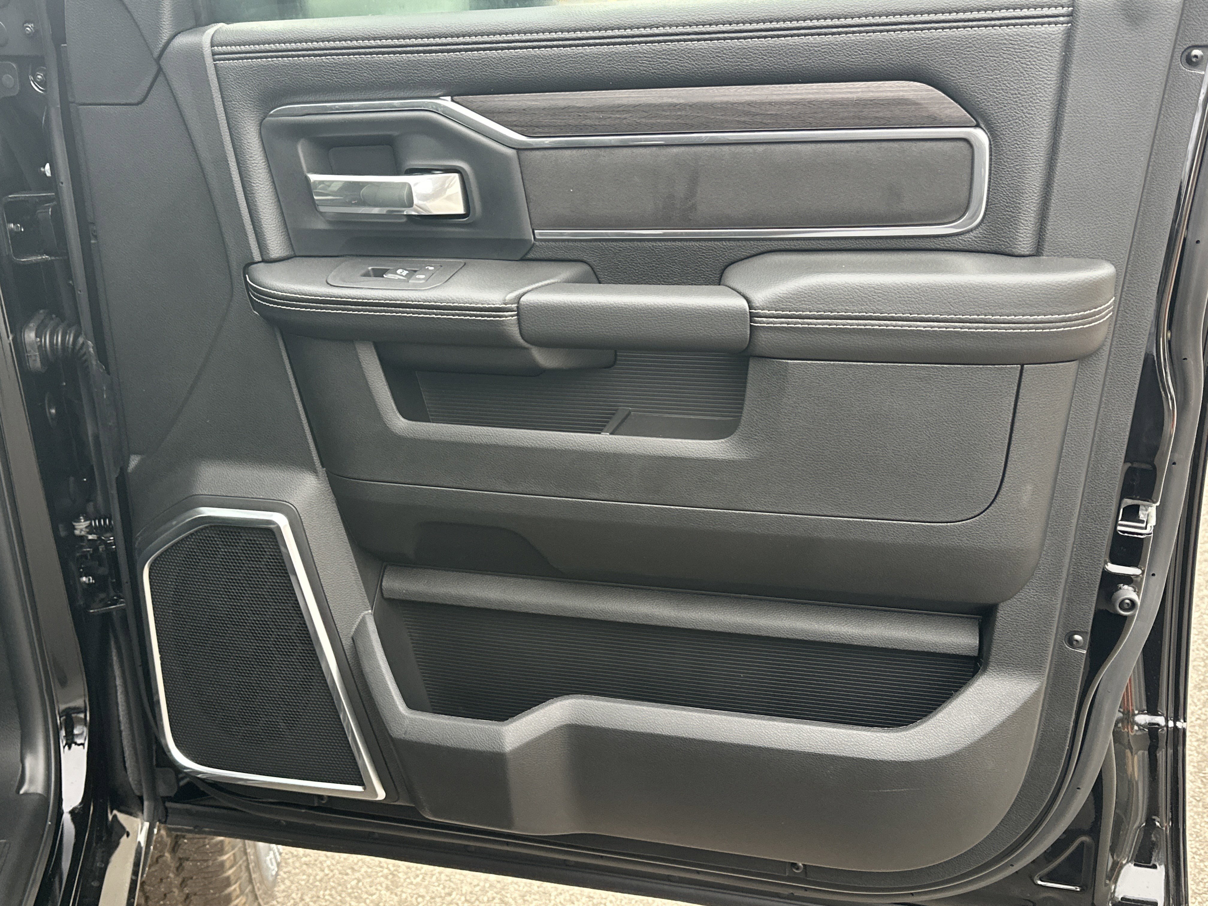 2026 RAM 2500 Laramie - Photo 15
