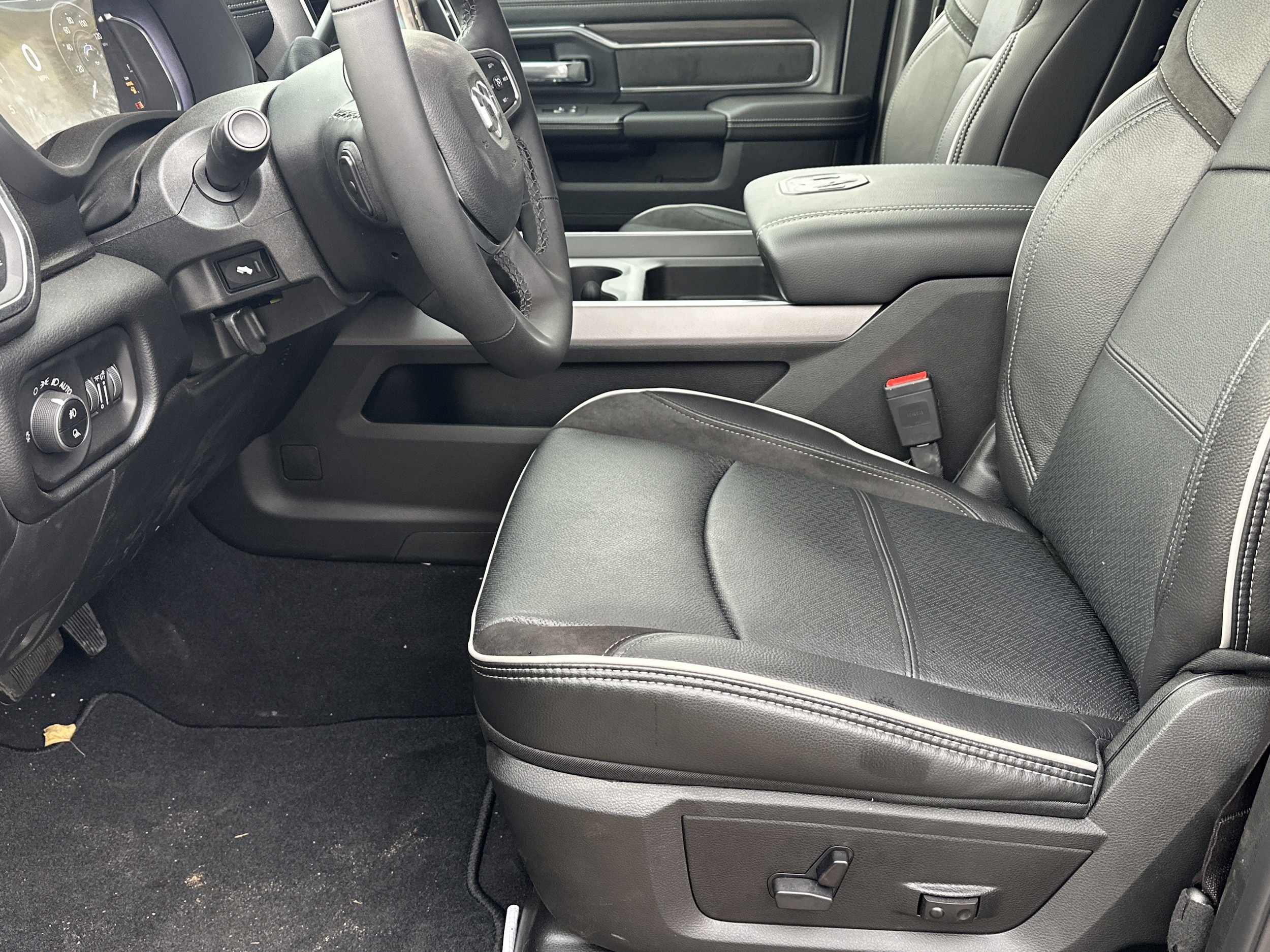 2026 RAM 2500 Laramie - Photo 9