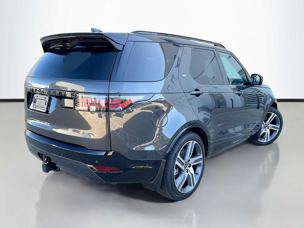 New 2026 Land Rover Discovery Dynamic SE SUV
