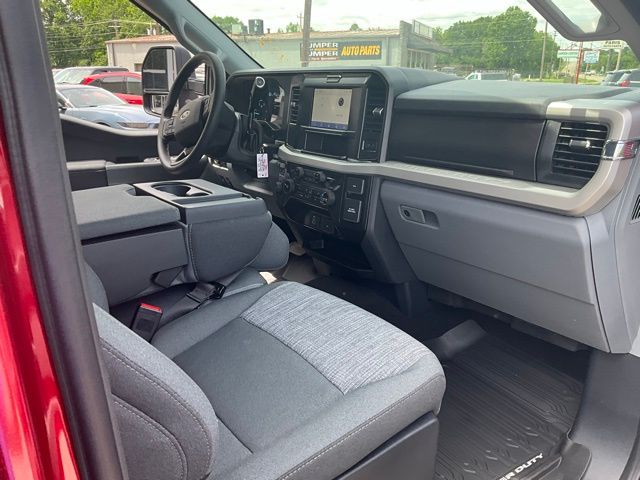 2026 Ford F-350 Super Duty Chassis Cab XLT - Photo 5