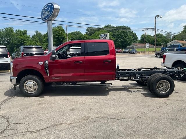 2026 Ford F-350 Super Duty Chassis Cab XLT - Photo 2