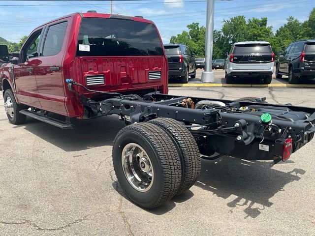 2026 Ford F-350 Super Duty Chassis Cab XLT - Photo 3