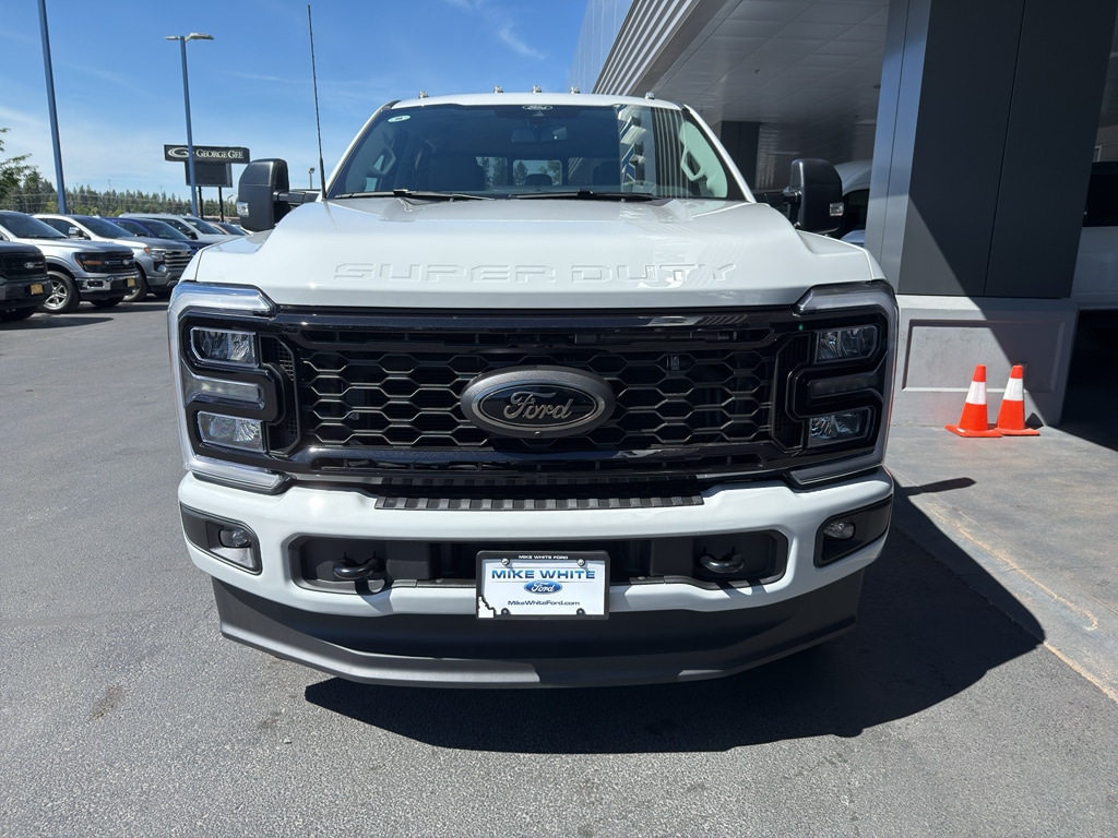 New 2026 Ford F-350 XLT Truck Crew Cab