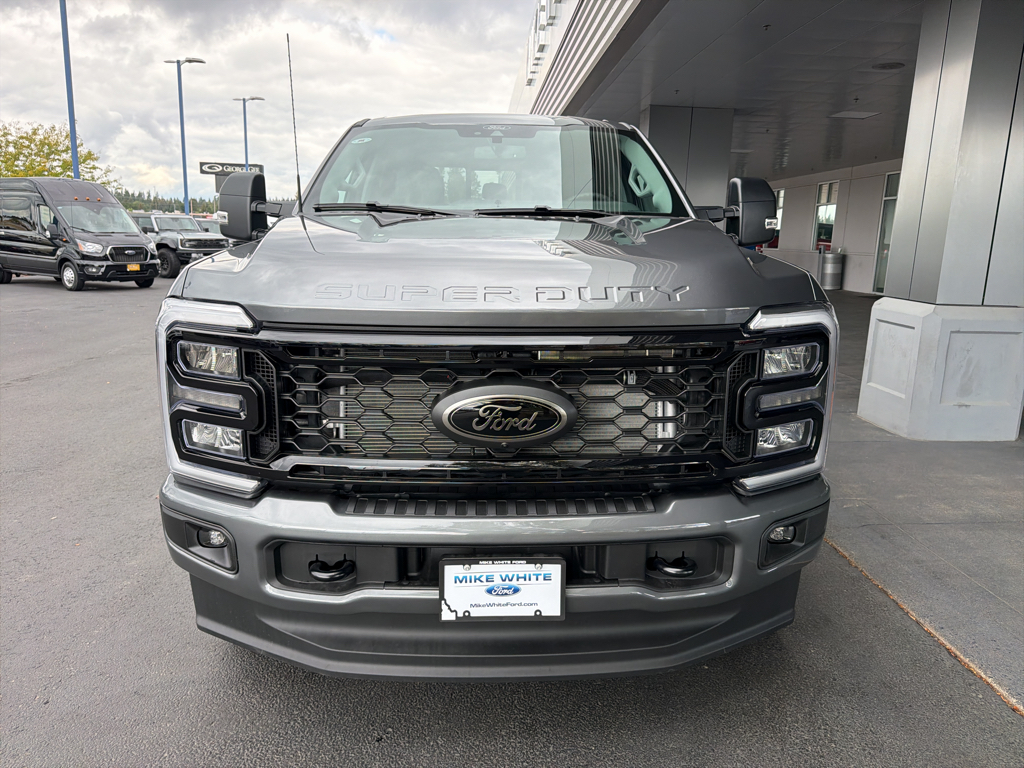 New 2026 Ford F-350 XLT Truck Crew Cab