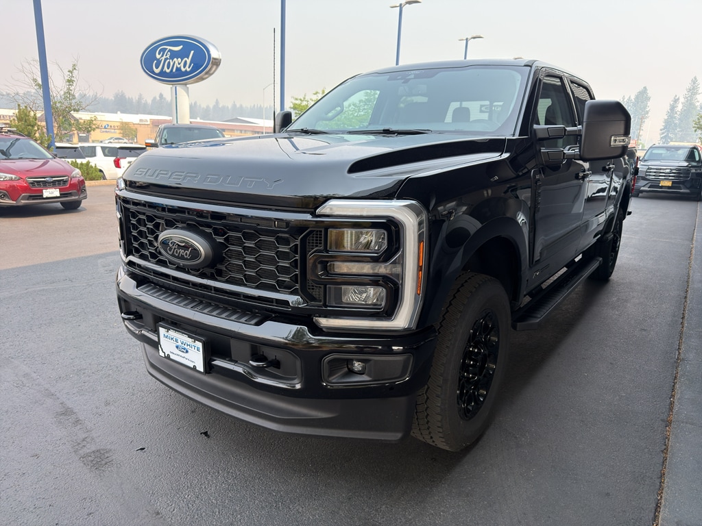 New 2026 Ford F-350 XLT Truck Crew Cab
