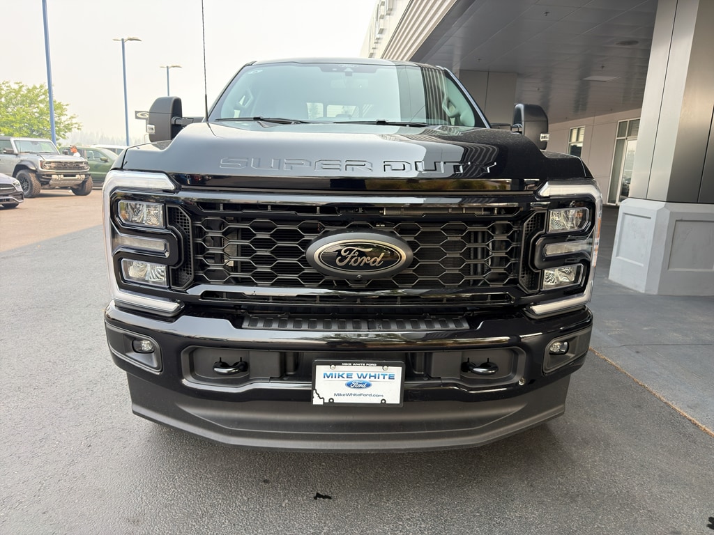 New 2026 Ford F-350 XLT Truck Crew Cab
