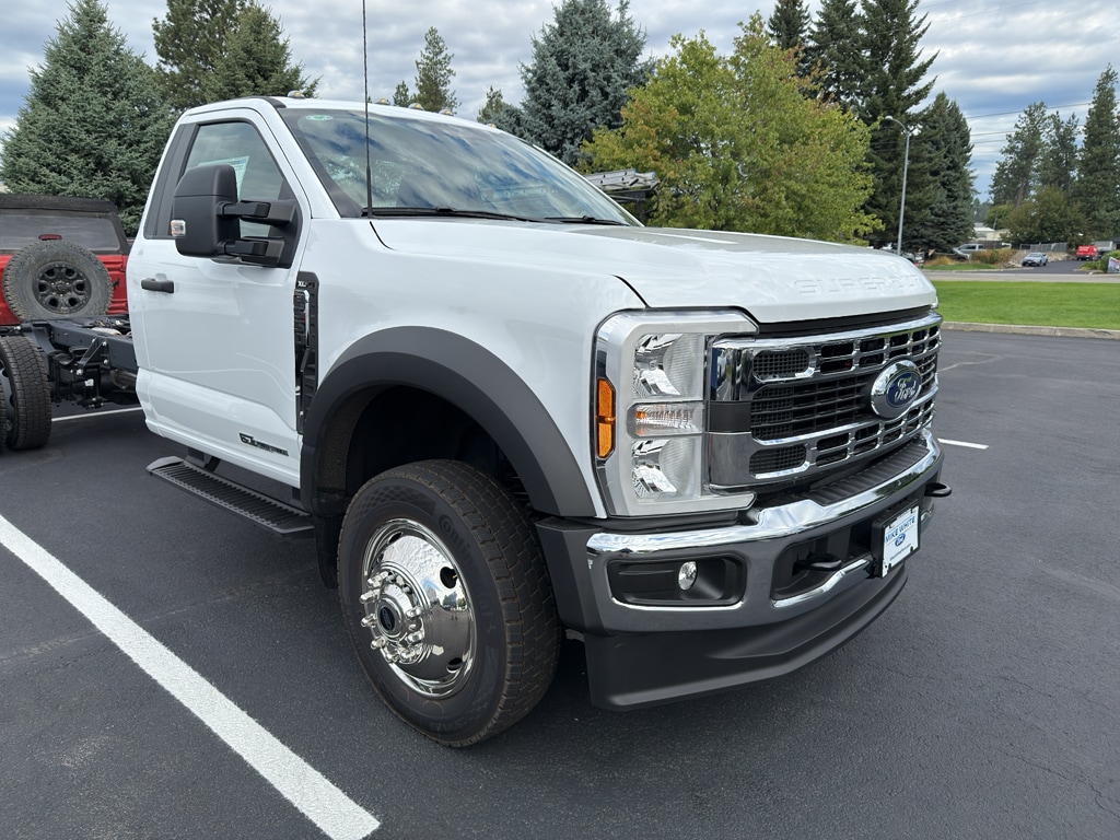 2025 Ford F-550 Super Duty Chassis Cab