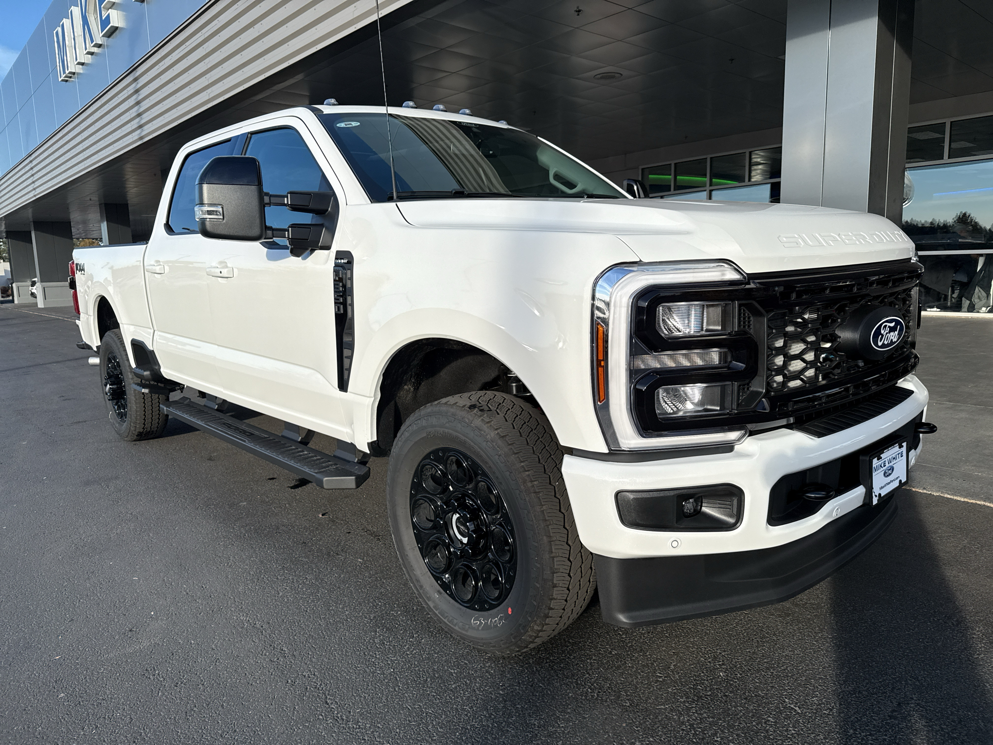 2027 Ford F-350 &reg; Lariat&reg; Truck Crew Cab