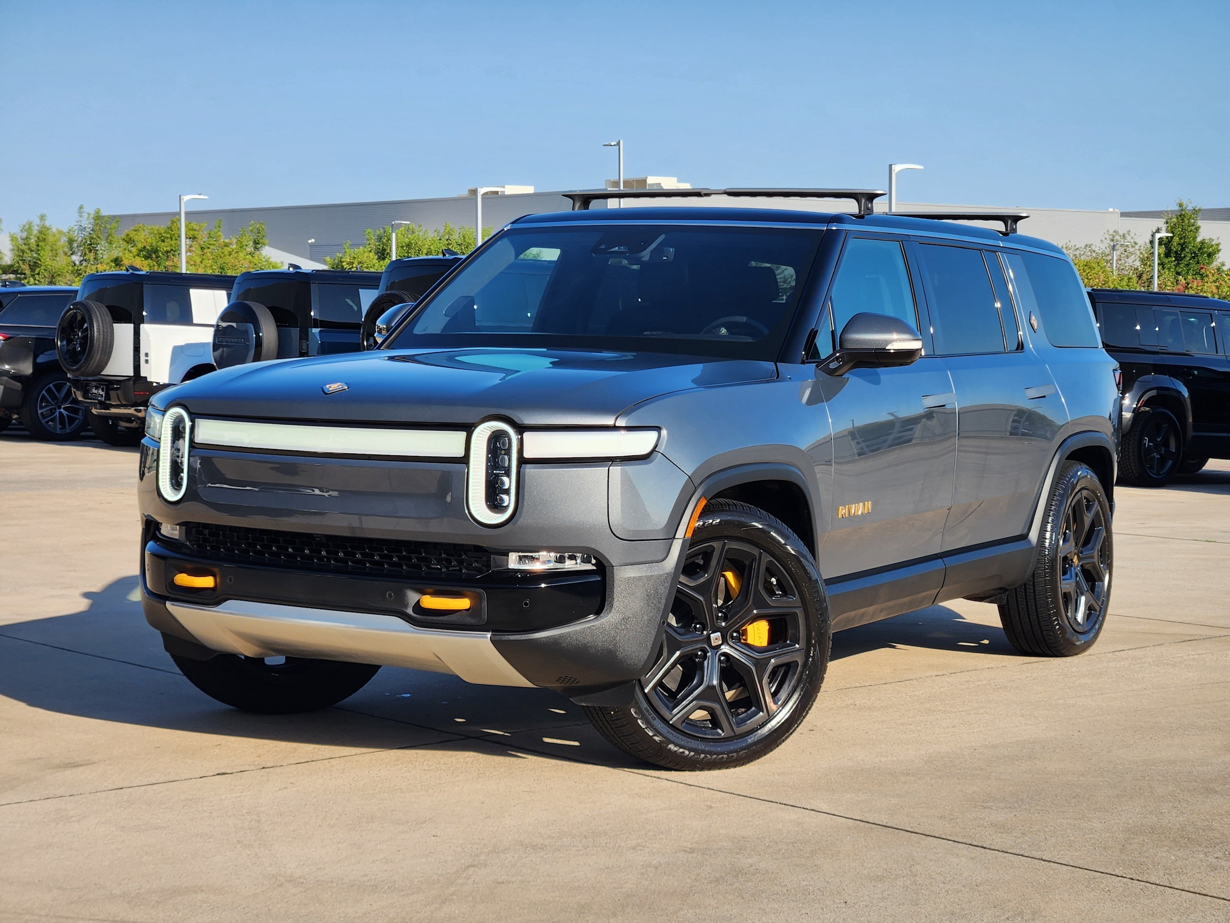 2023 Rivian R1S