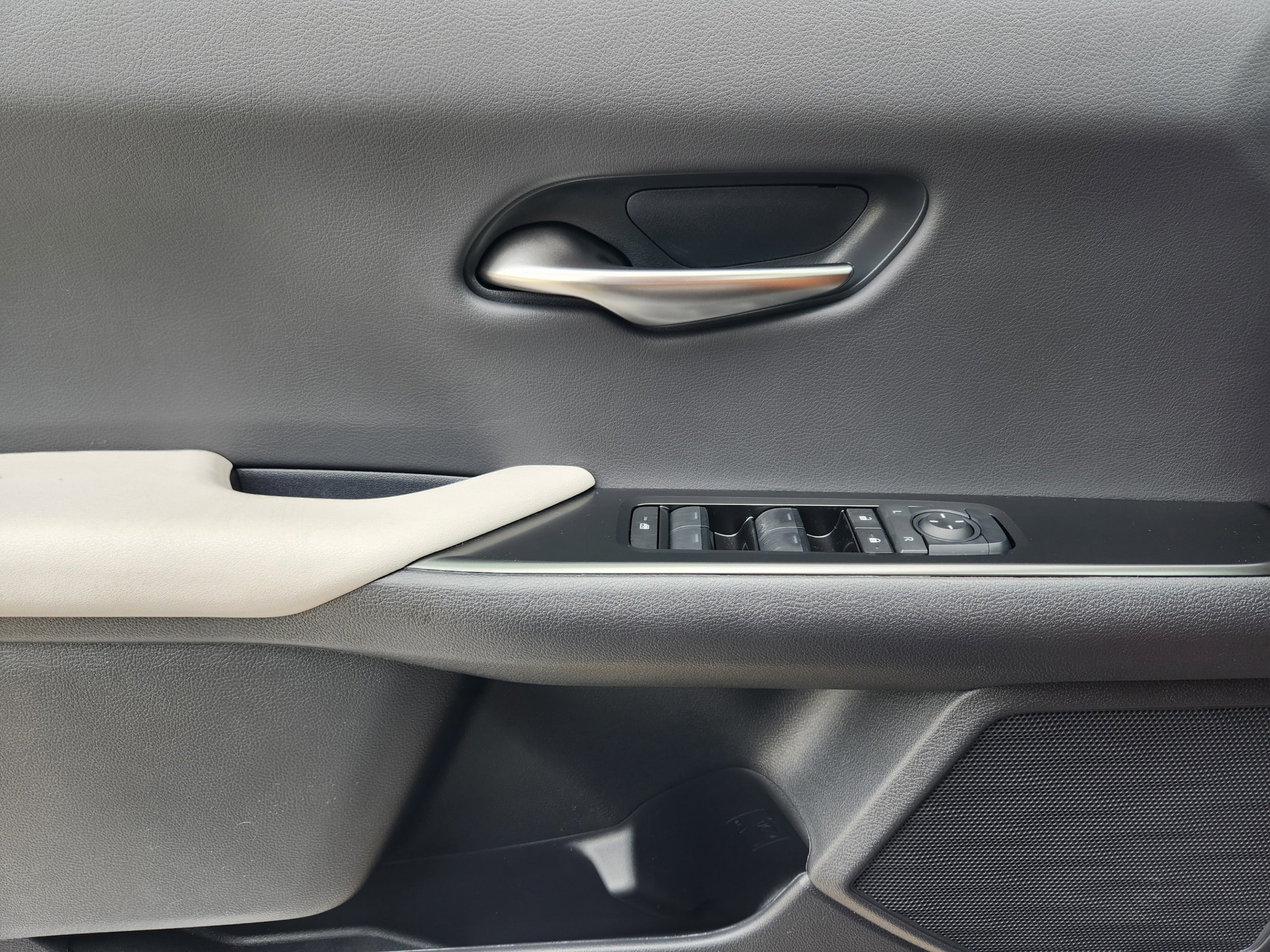 2026 Lexus UX Hybrid 300h F Sport Design - Photo 20