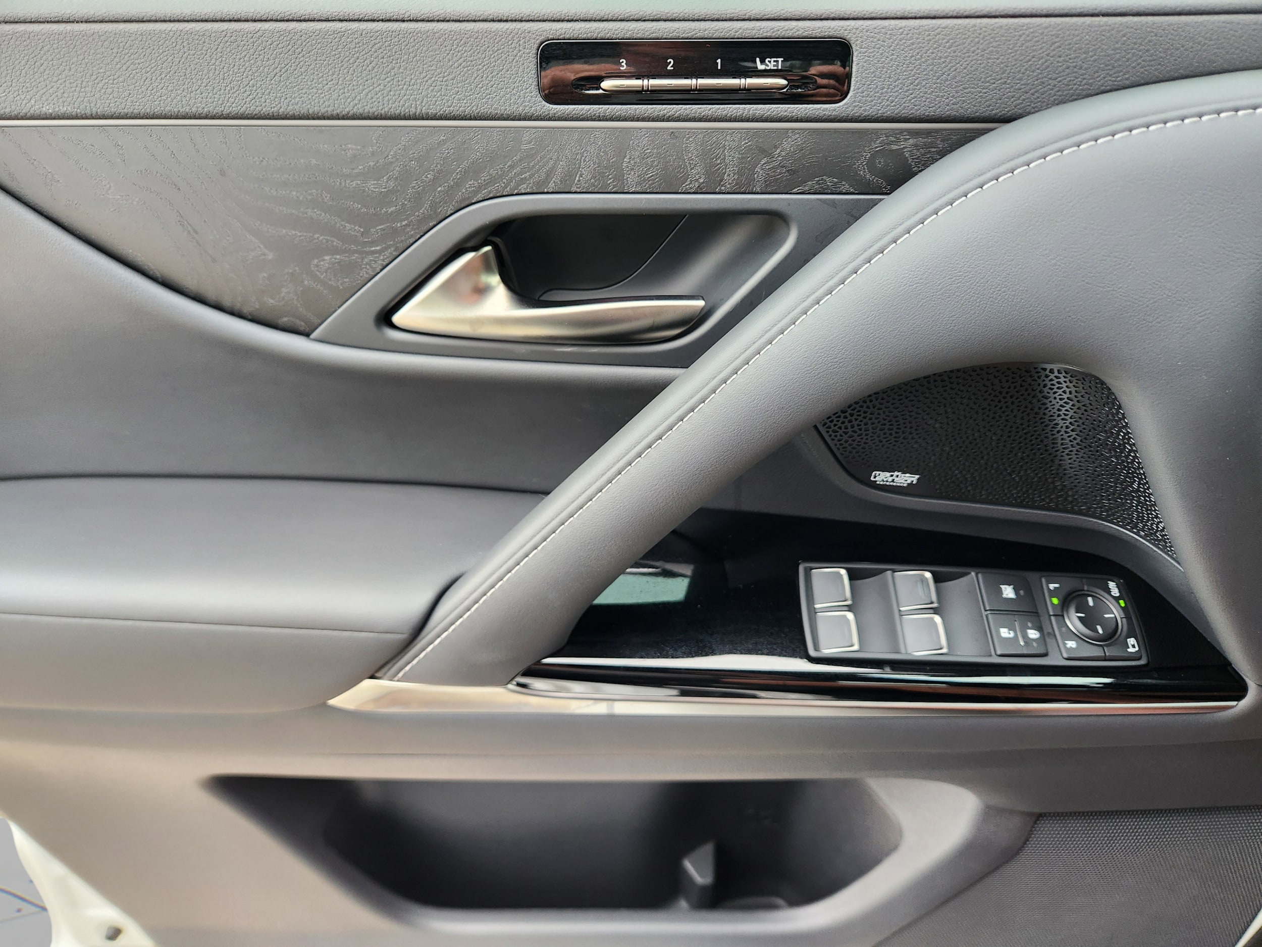 2026 Lexus LX 700h Luxury - Photo 16