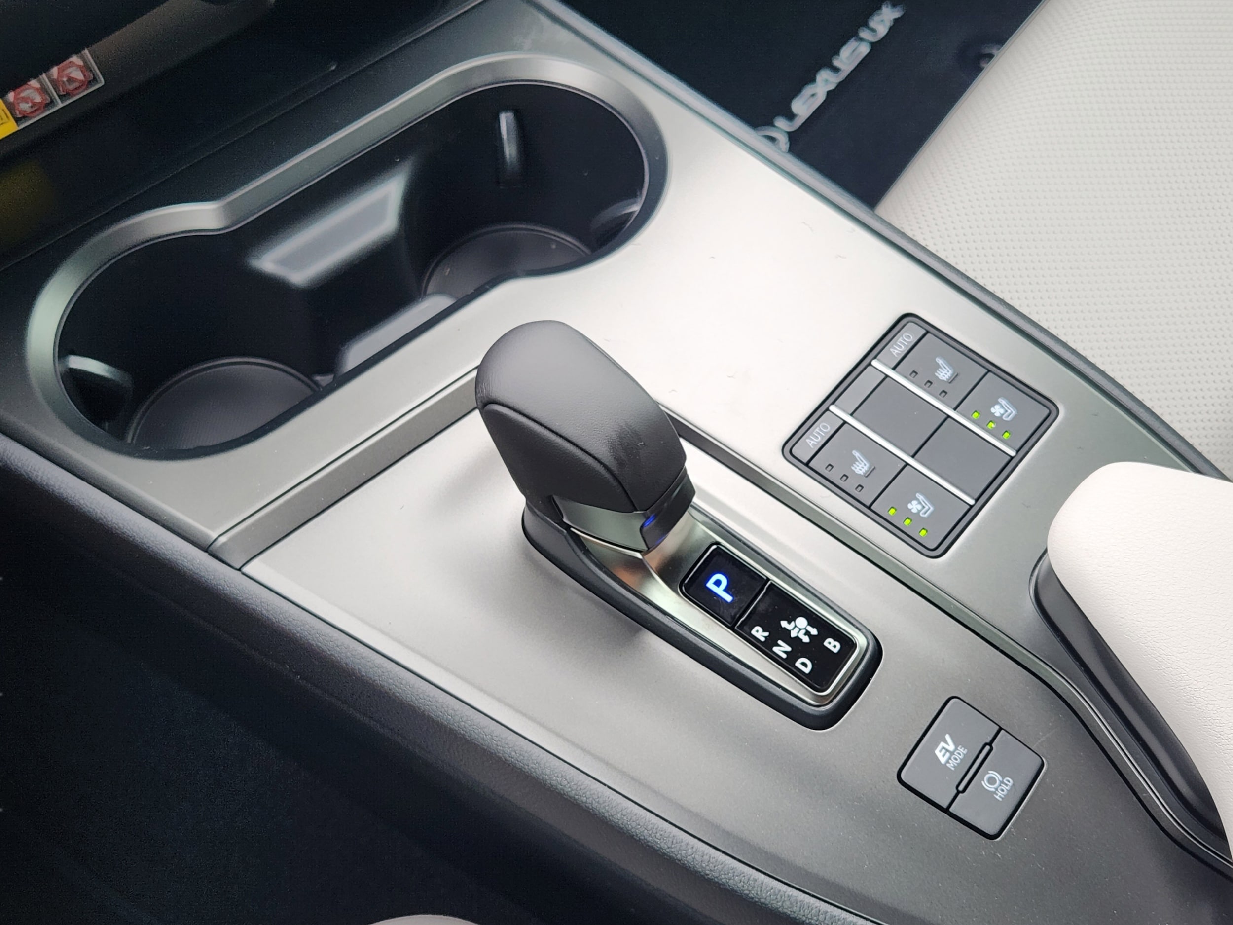 2026 Lexus UX Hybrid 300h F Sport Design - Photo 18