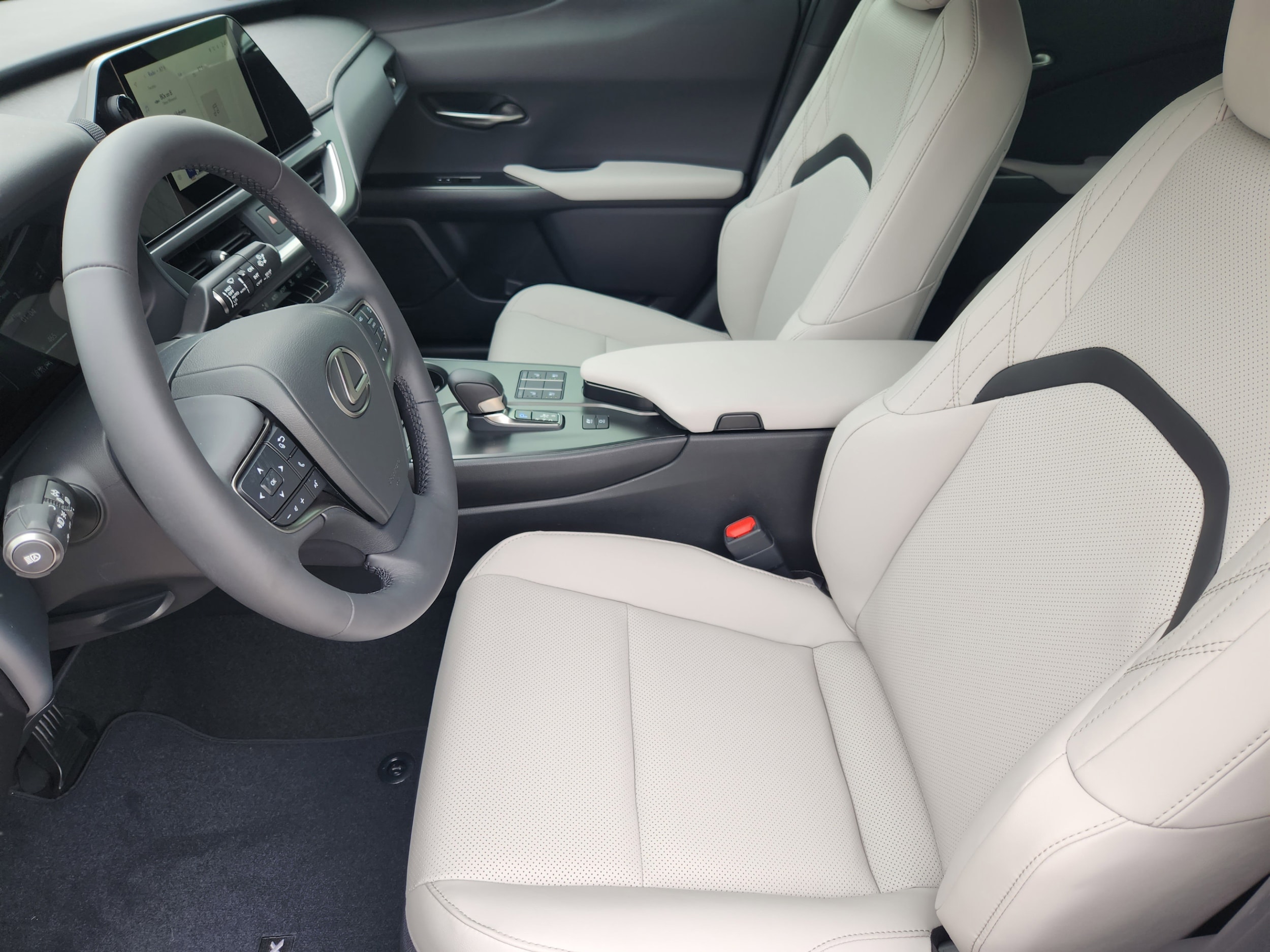 2026 Lexus UX Hybrid 300h F Sport Design - Photo 11