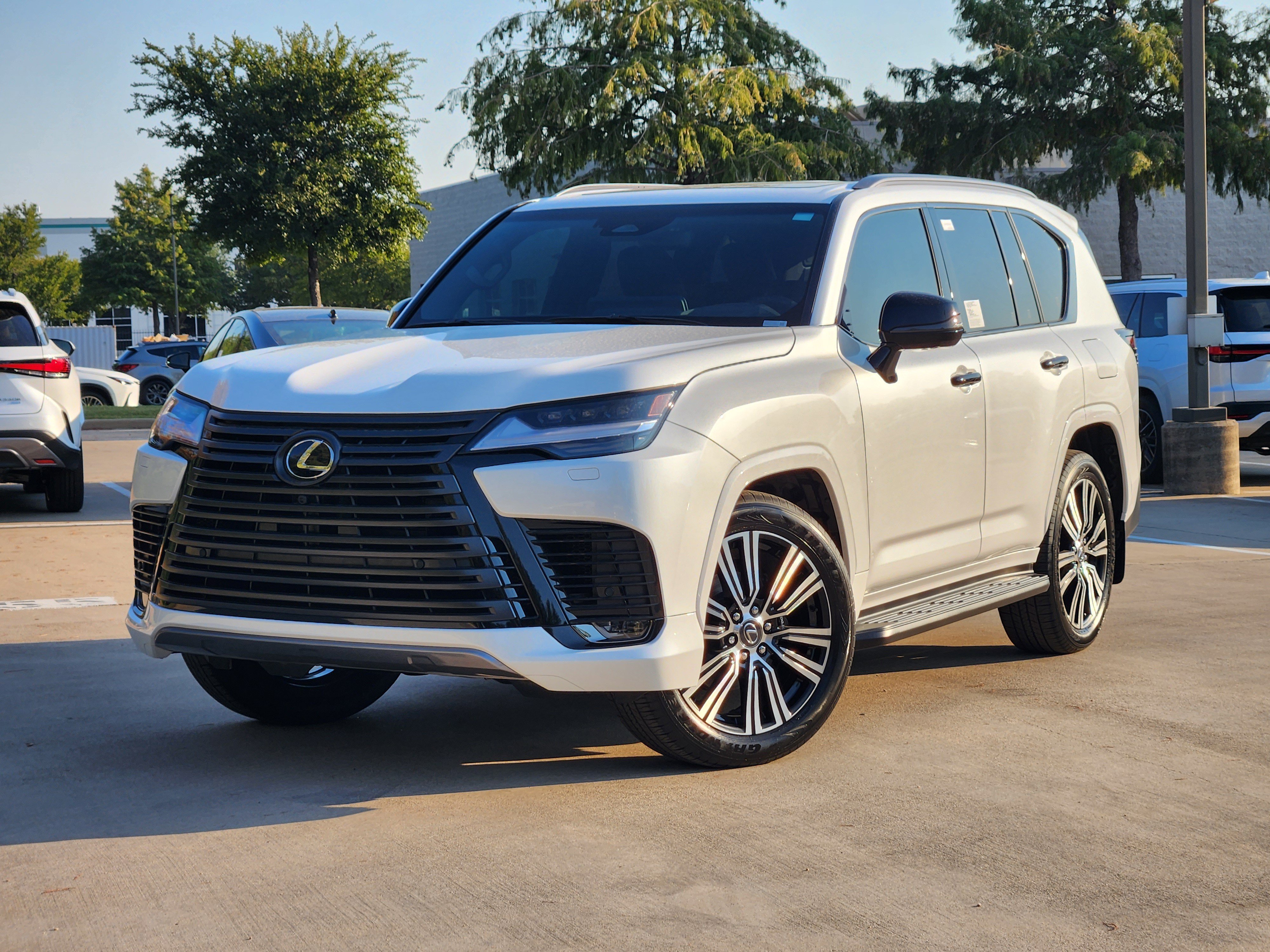  LEXUS LX 600