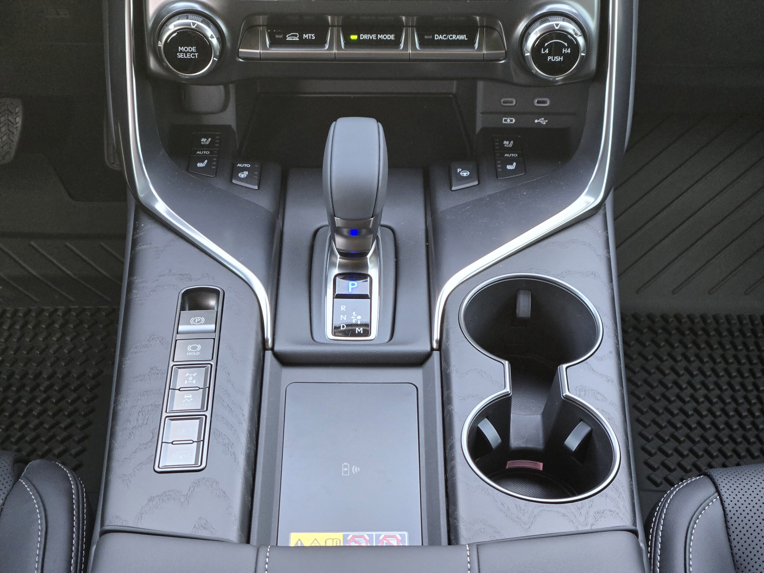 2026 Lexus LX 700h Luxury - Photo 10