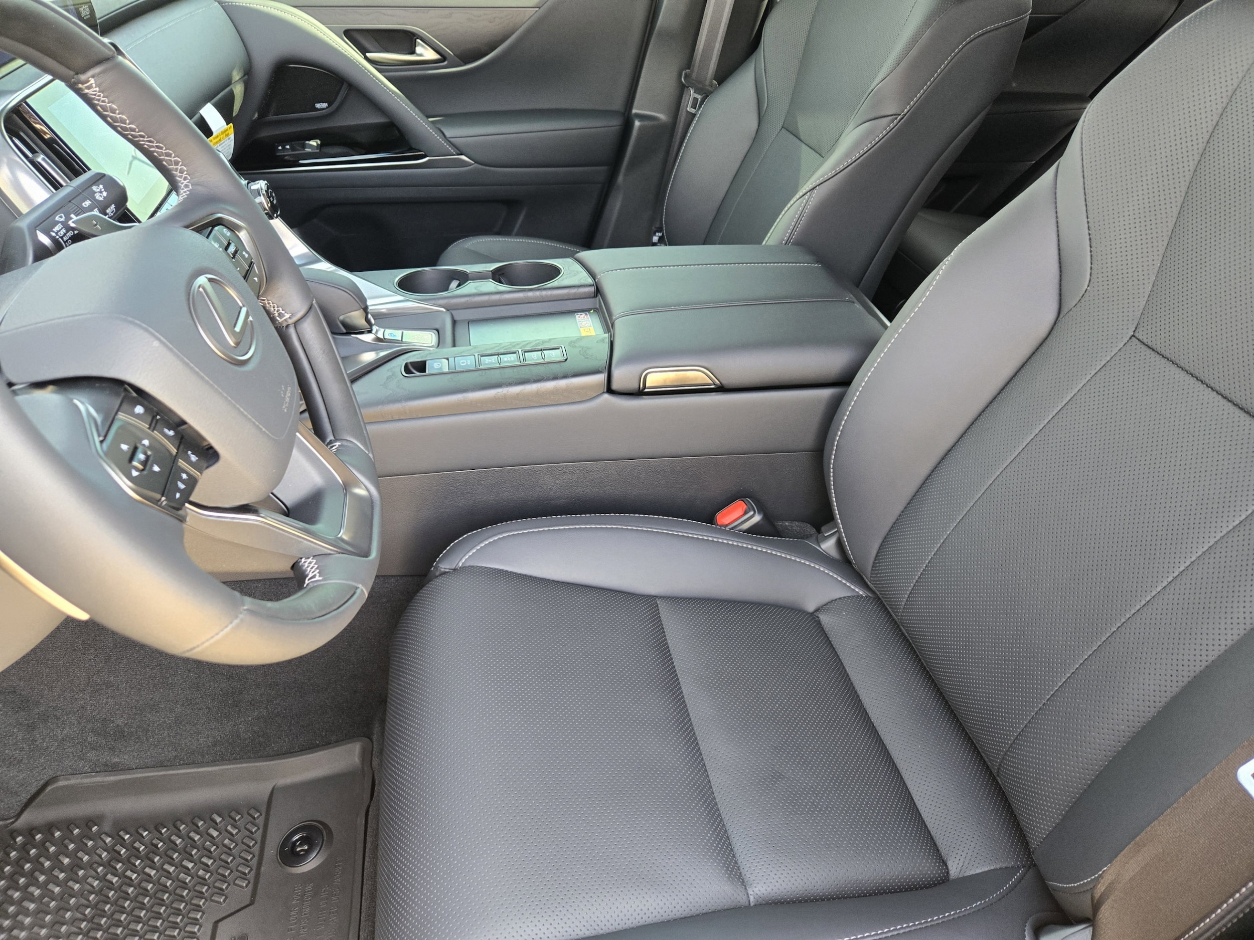 2026 Lexus LX 700h Luxury - Photo 6