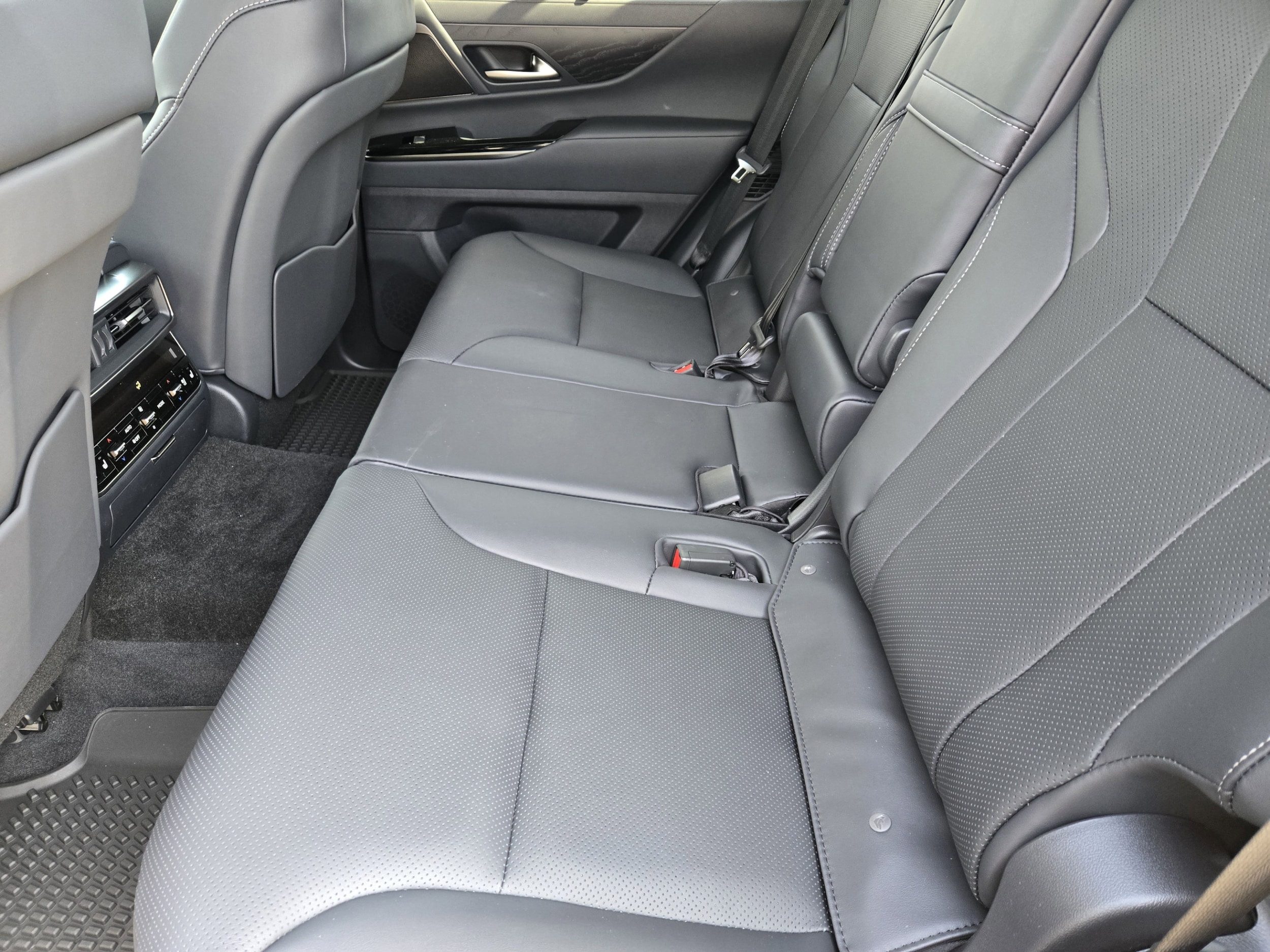 2026 Lexus LX 700h Luxury - Photo 18