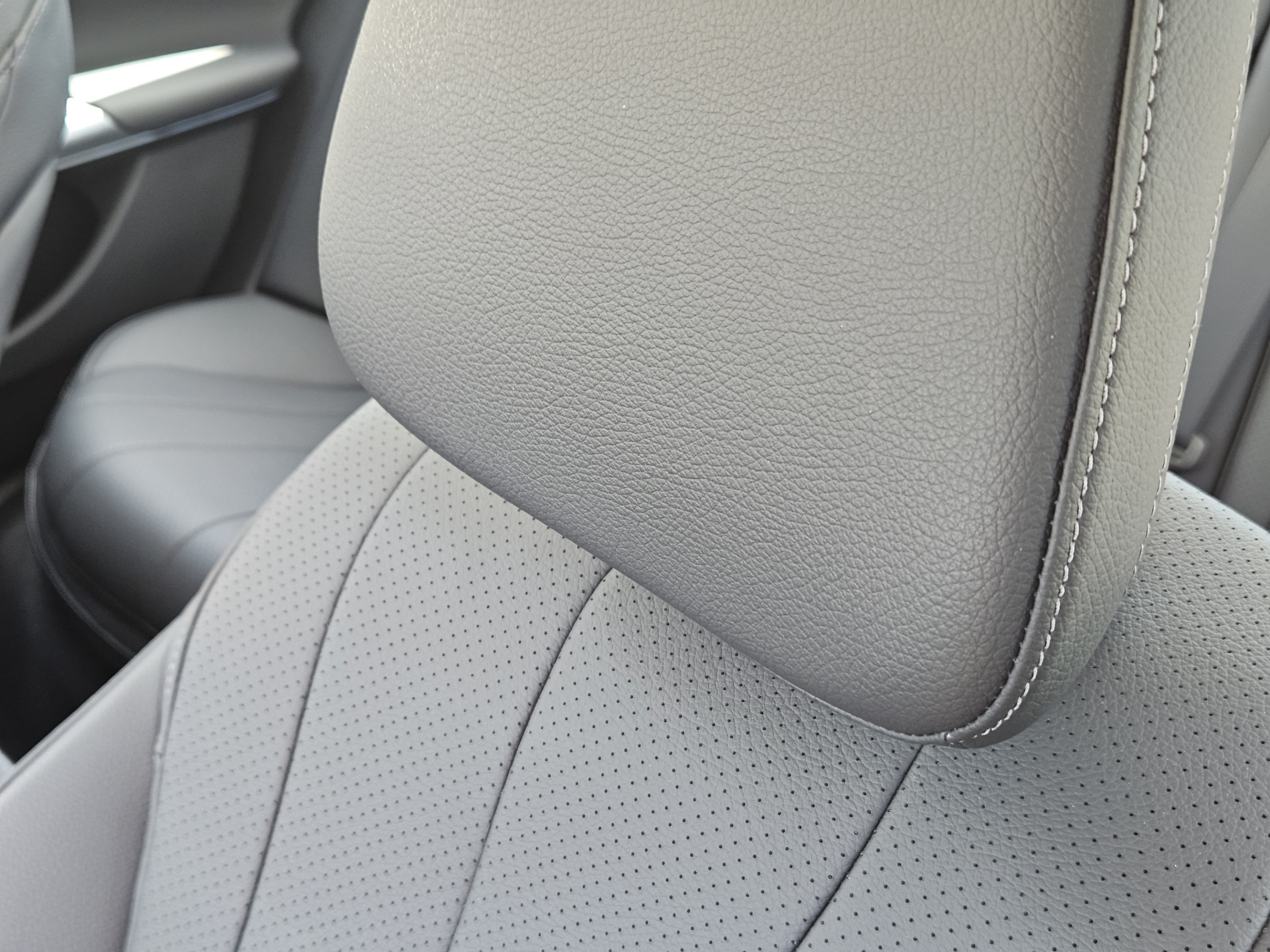 2026 Mercedes-Benz E-Class E350 - Photo 9
