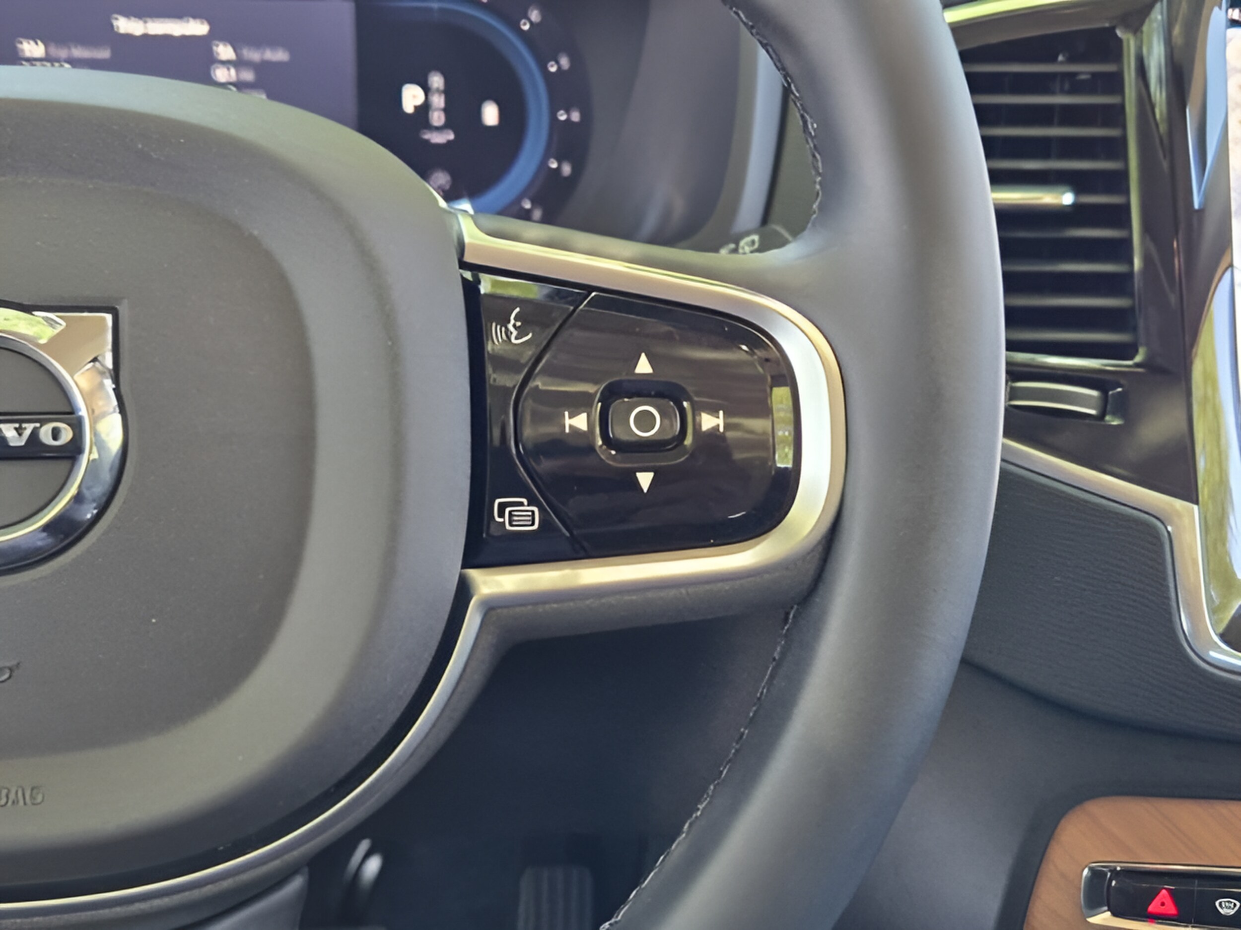 2025 Volvo XC90 Plus - Photo 26
