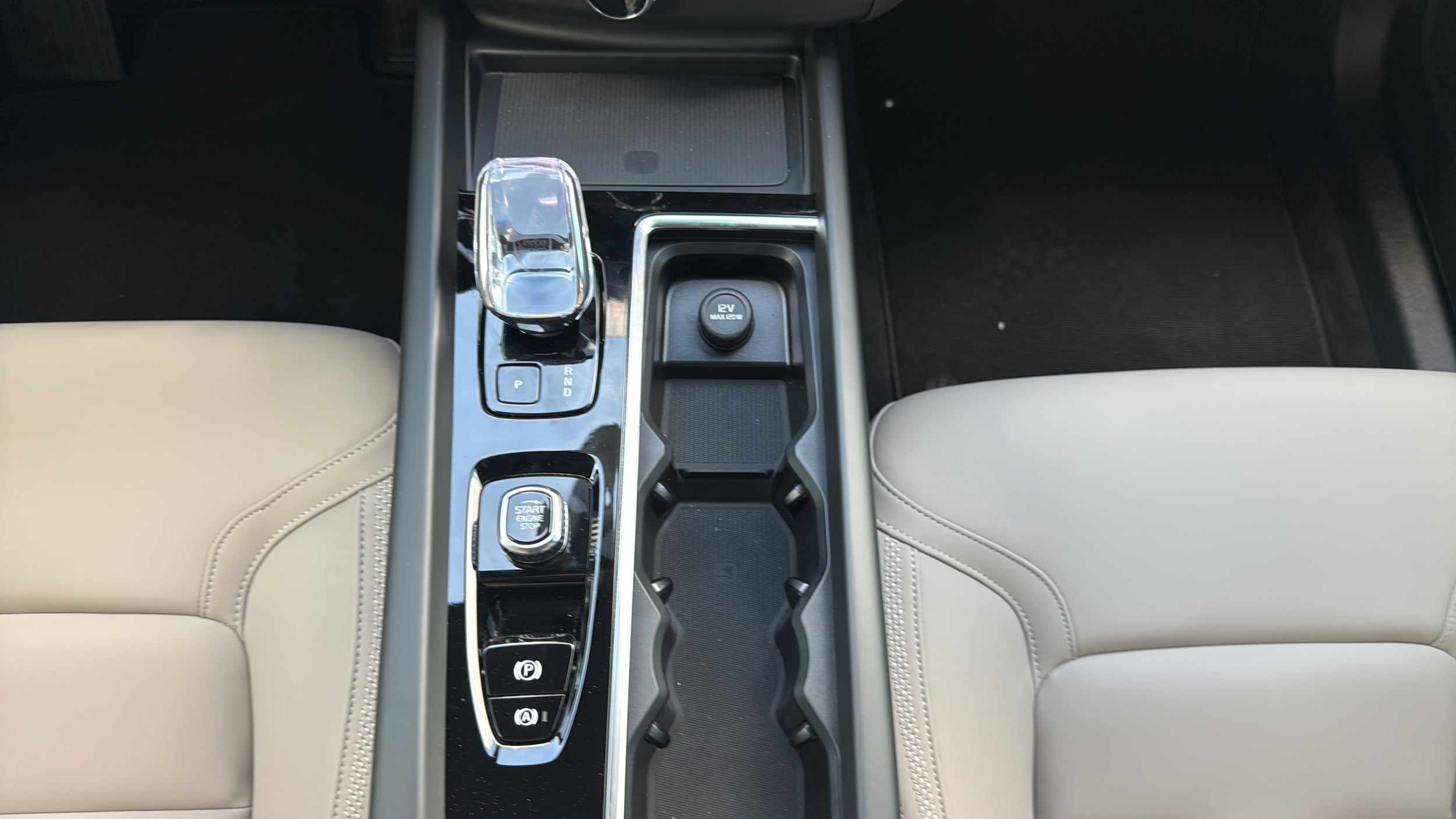2026 Volvo XC60 Plus - Photo 14