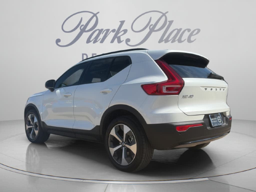 New 2026 Volvo XC40 B5 Plus SUV