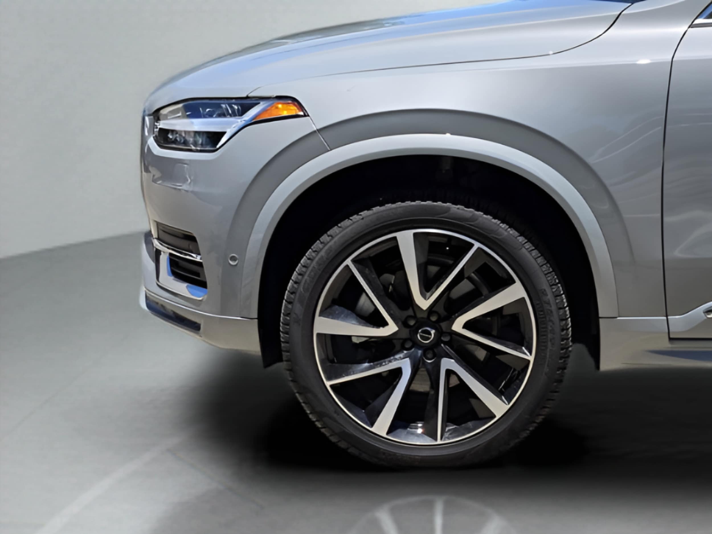 2025 Volvo XC90 Plus - Photo 35