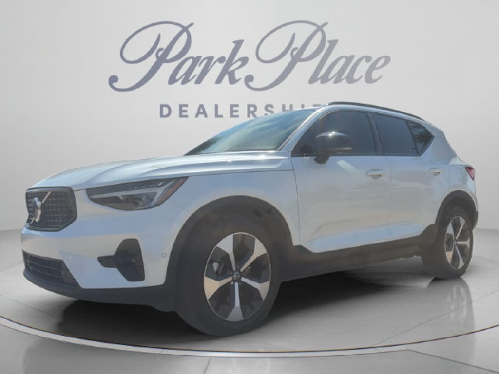 New 2026 Volvo XC40 B5 Plus SUV