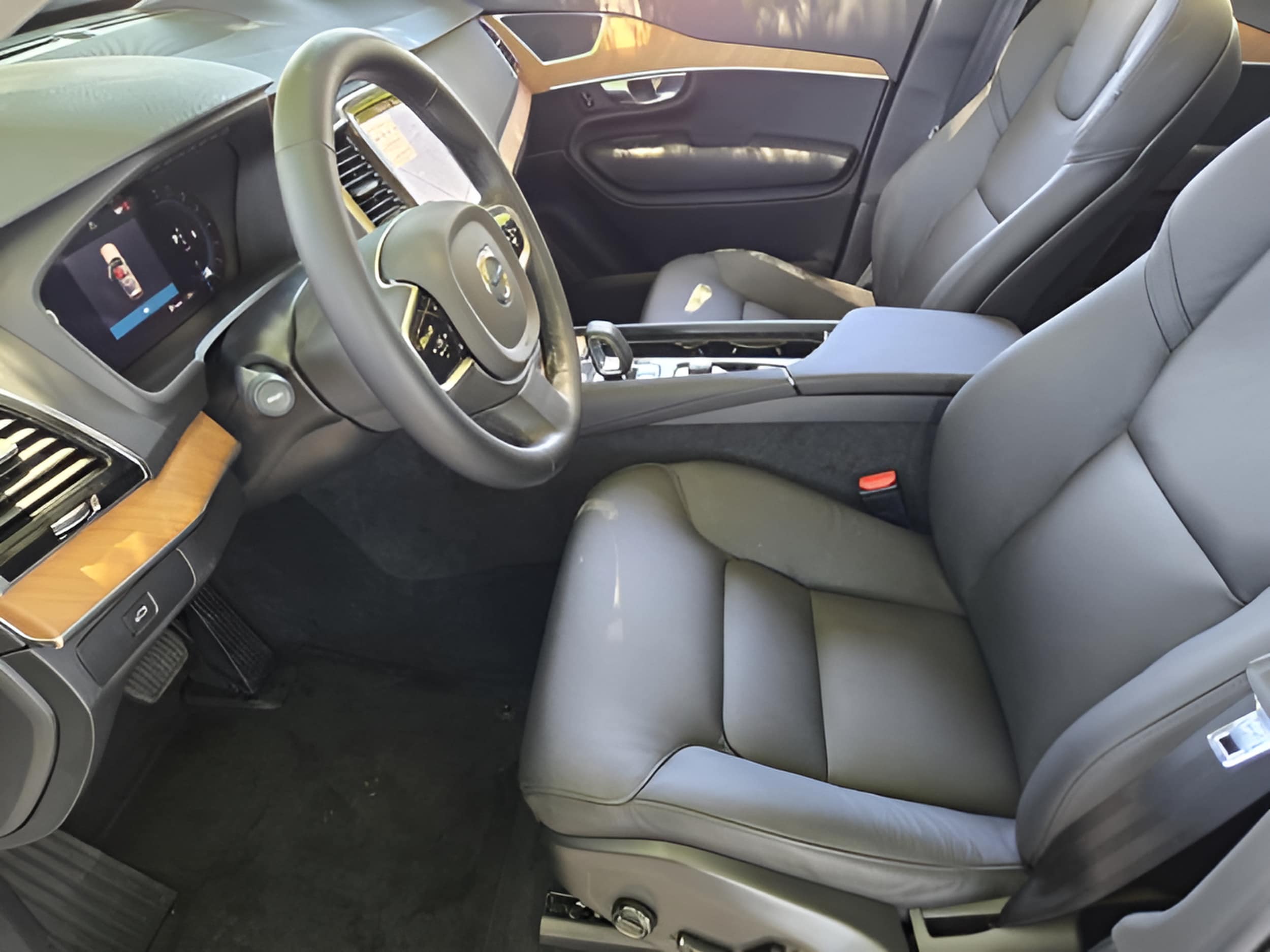2025 Volvo XC90 Plus - Photo 8