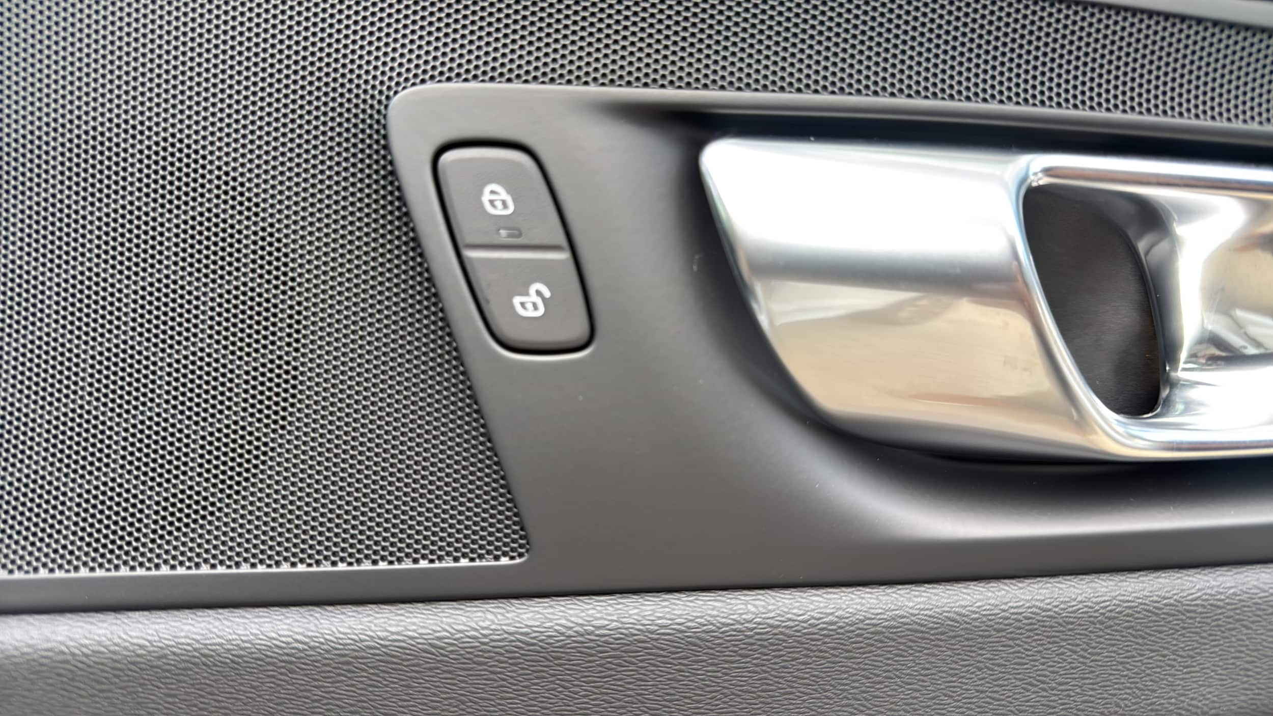 2026 Volvo XC60 Plus - Photo 30