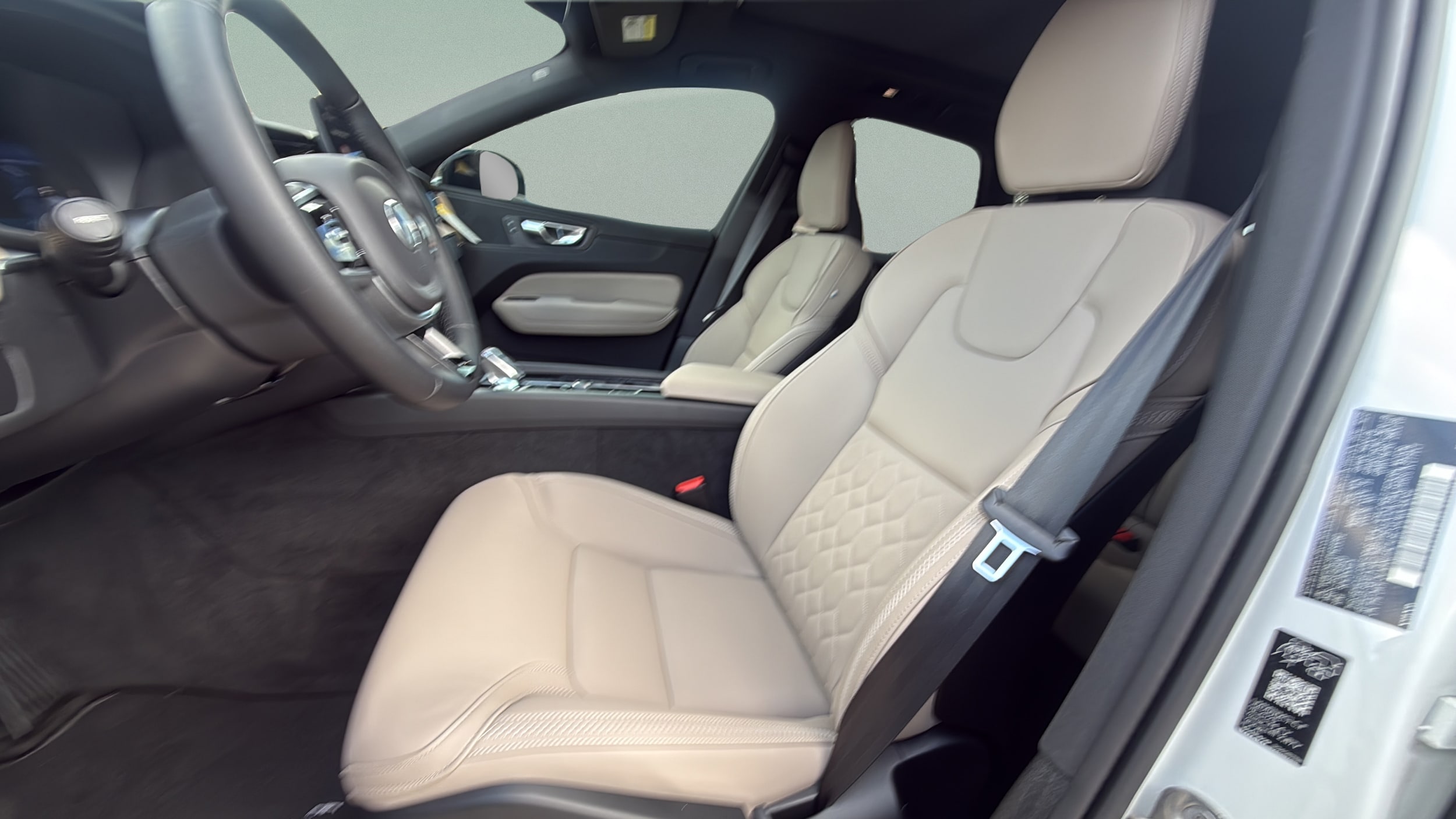 2026 Volvo XC60 Plus - Photo 20