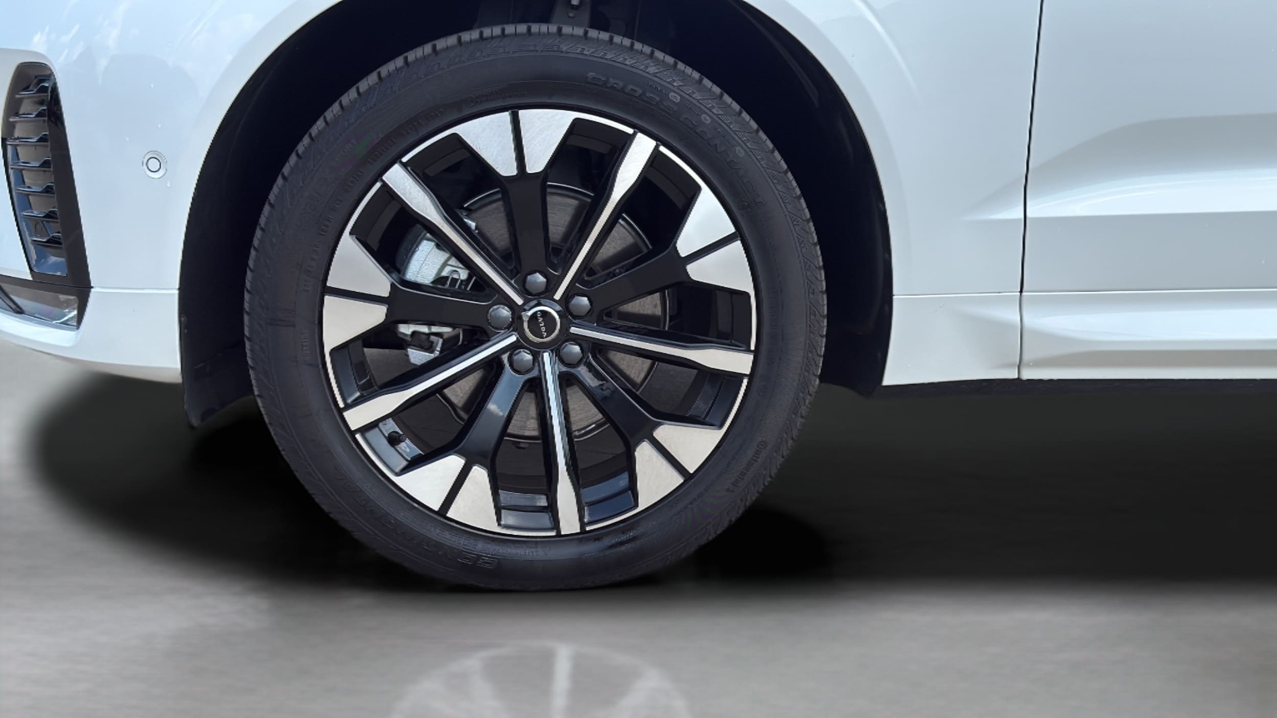2026 Volvo XC60 Plus - Photo 33