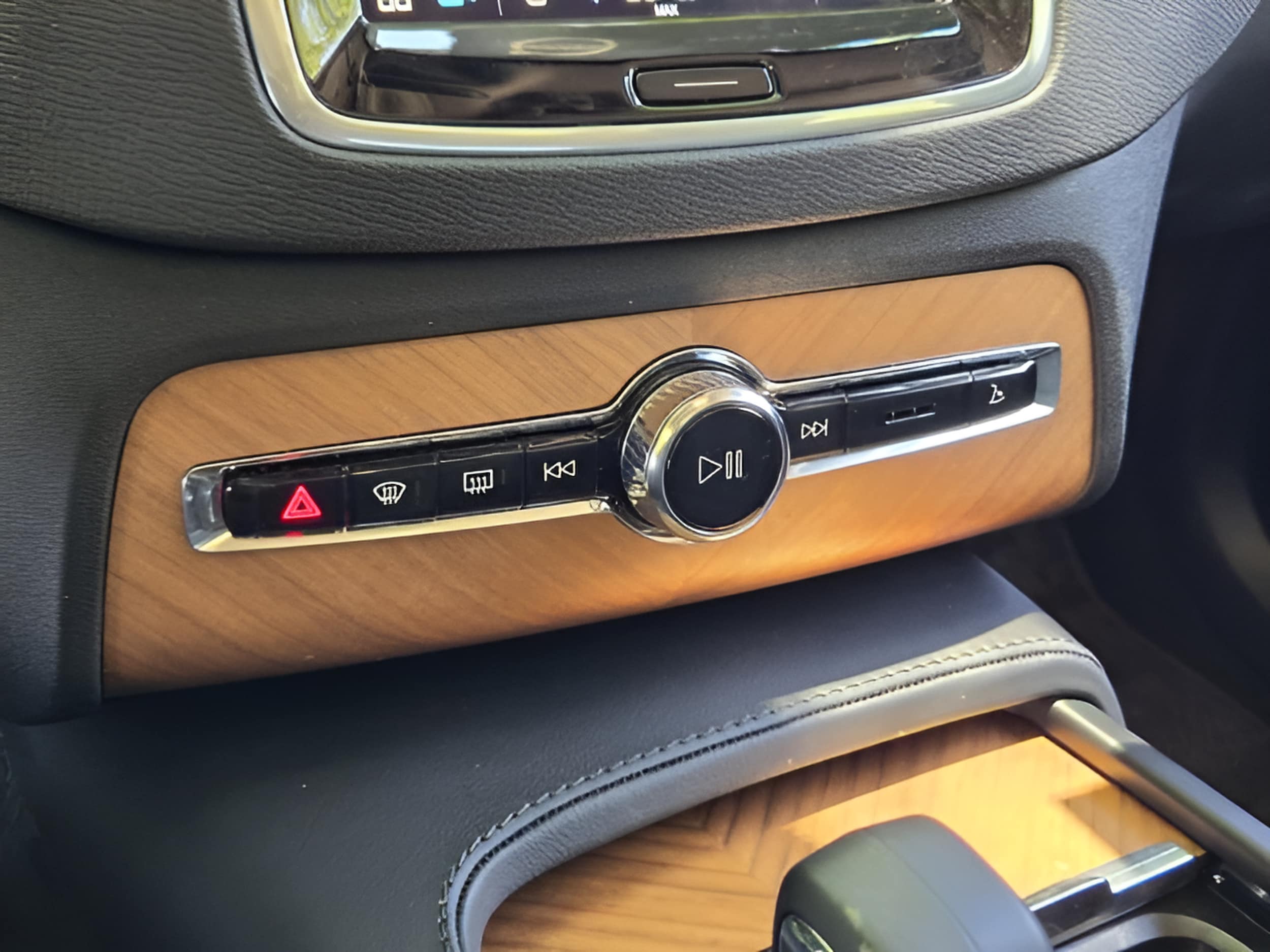 2025 Volvo XC90 Plus - Photo 14