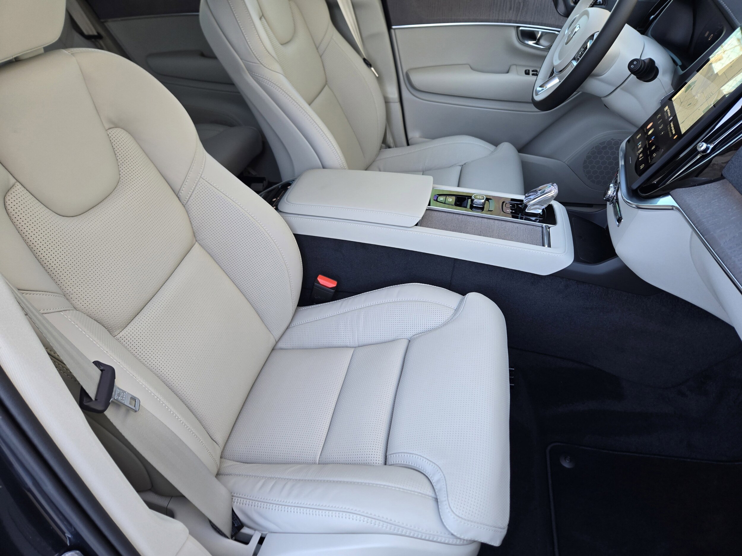 2026 Volvo XC90 Ultra - Photo 11